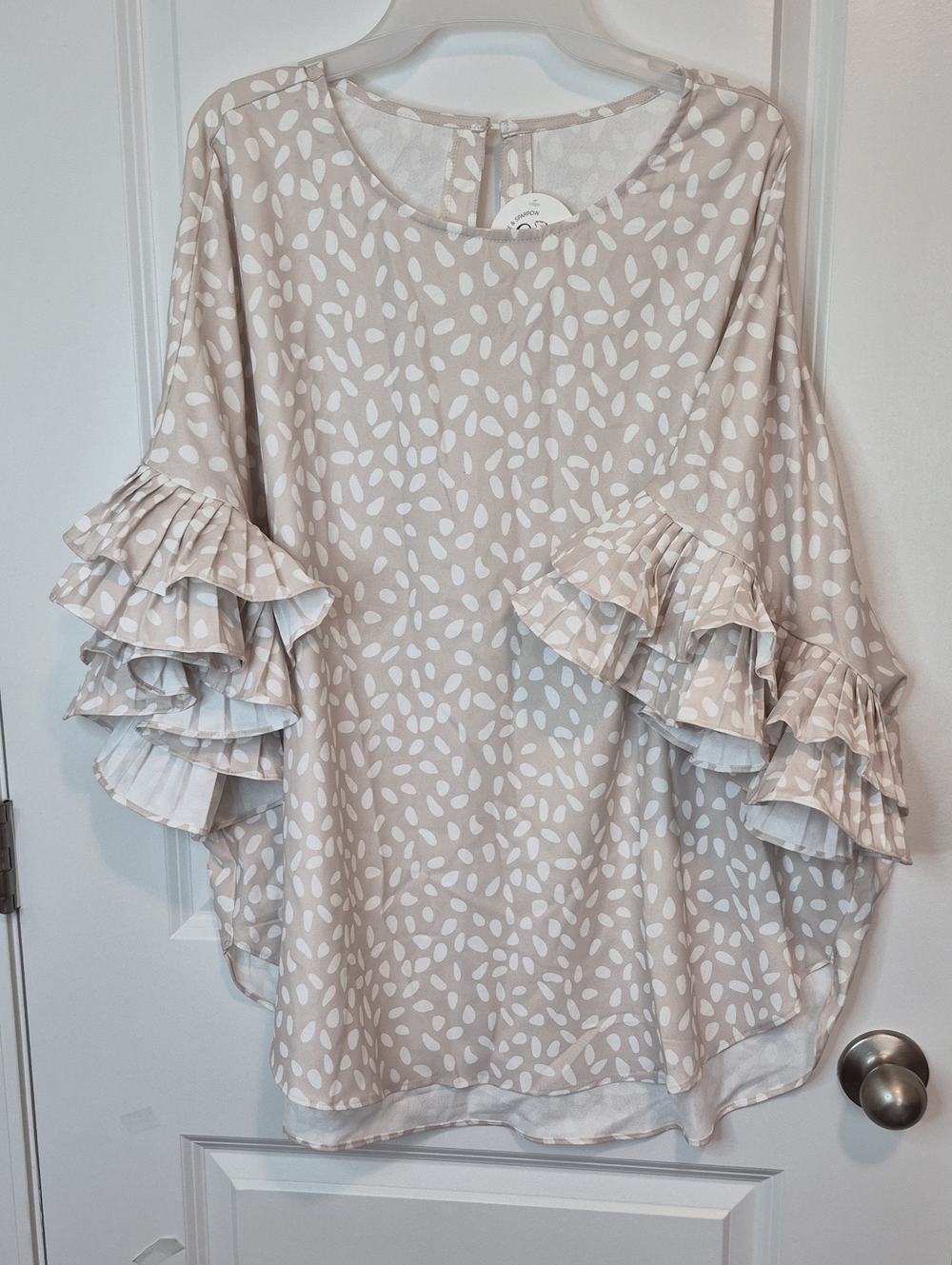 Grace & Sparrow Ruffle-Sleeve Polka‎ Dot Blouse in Light Beige & White Size XL